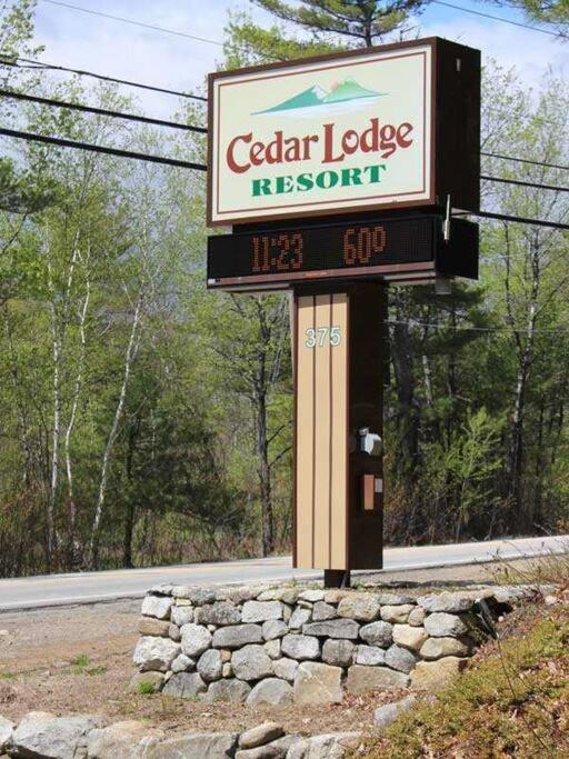 Cute Lower Level Cedar Lodge Room With Balcony & Lake Views! Laconia Exterior foto